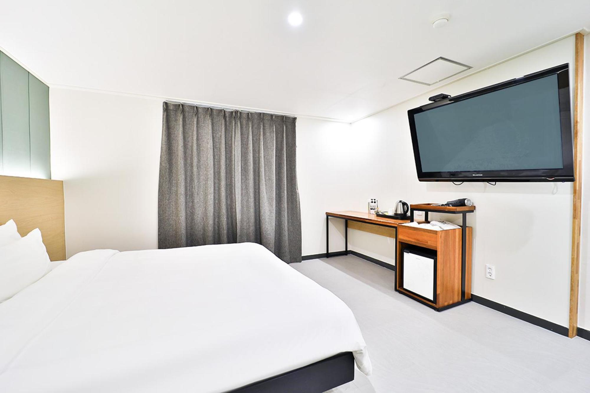 Calm Rest Hotel Busan Sasang Екстериор снимка