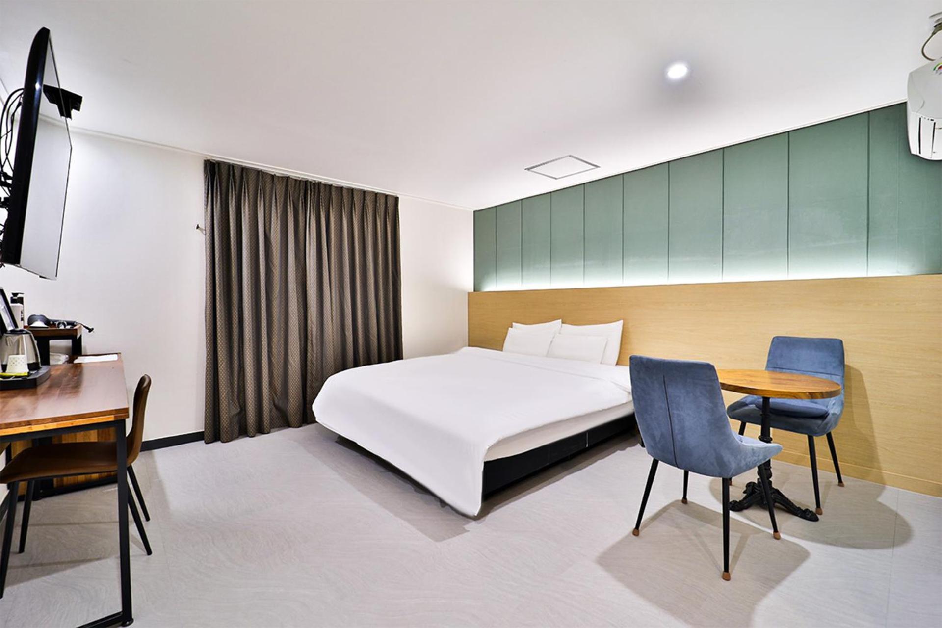 Calm Rest Hotel Busan Sasang Екстериор снимка