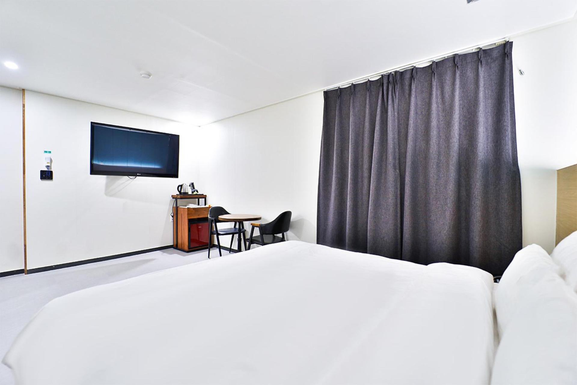 Calm Rest Hotel Busan Sasang Екстериор снимка