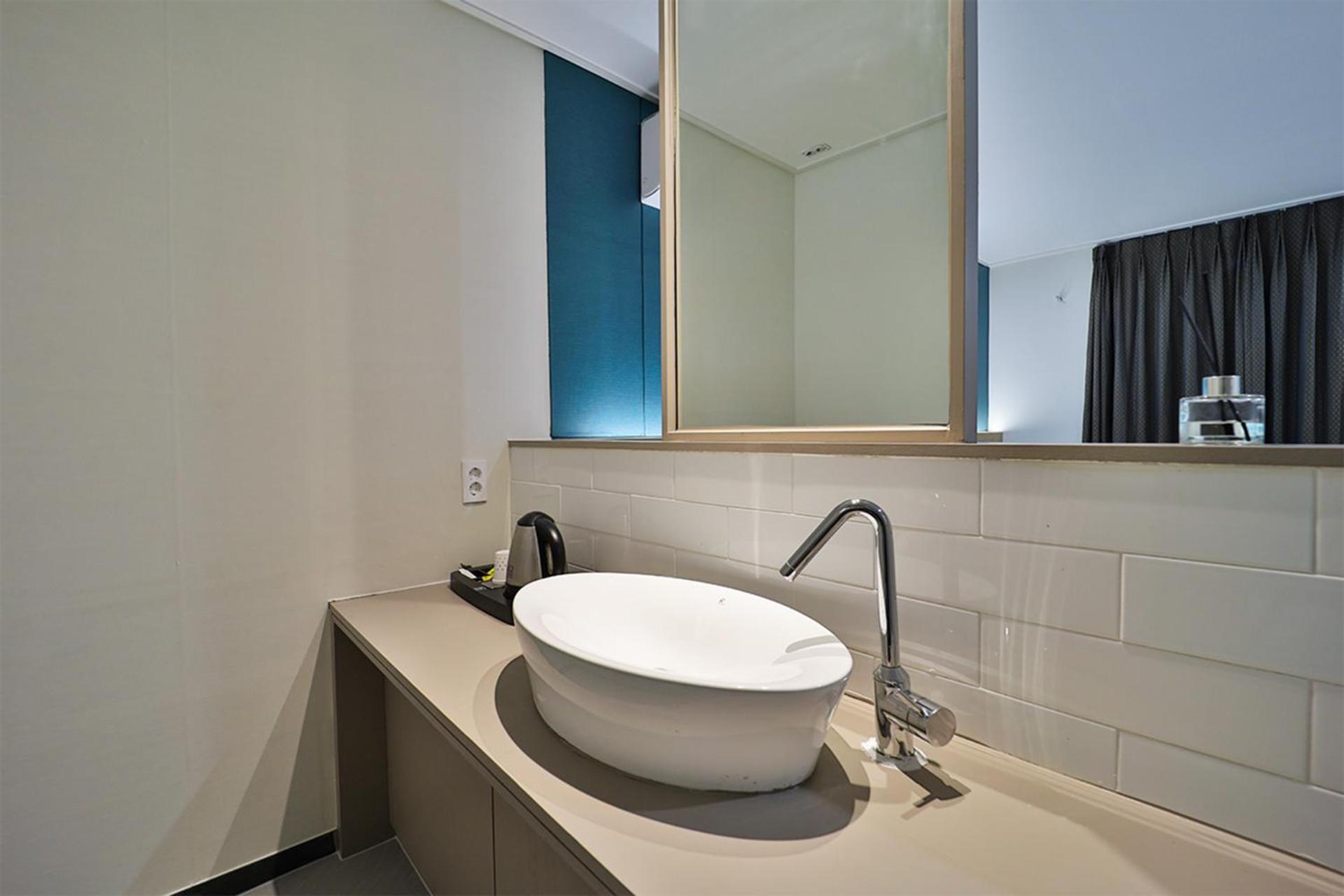 Calm Rest Hotel Busan Sasang Екстериор снимка