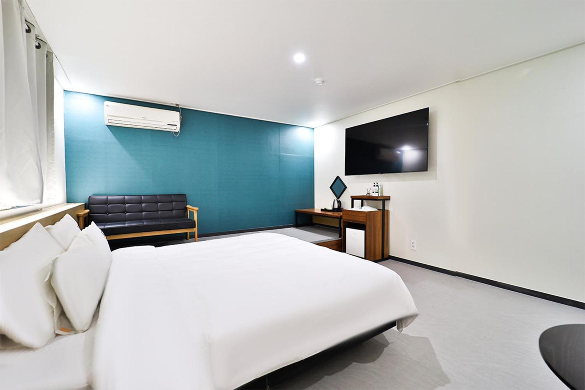 Calm Rest Hotel Busan Sasang Екстериор снимка