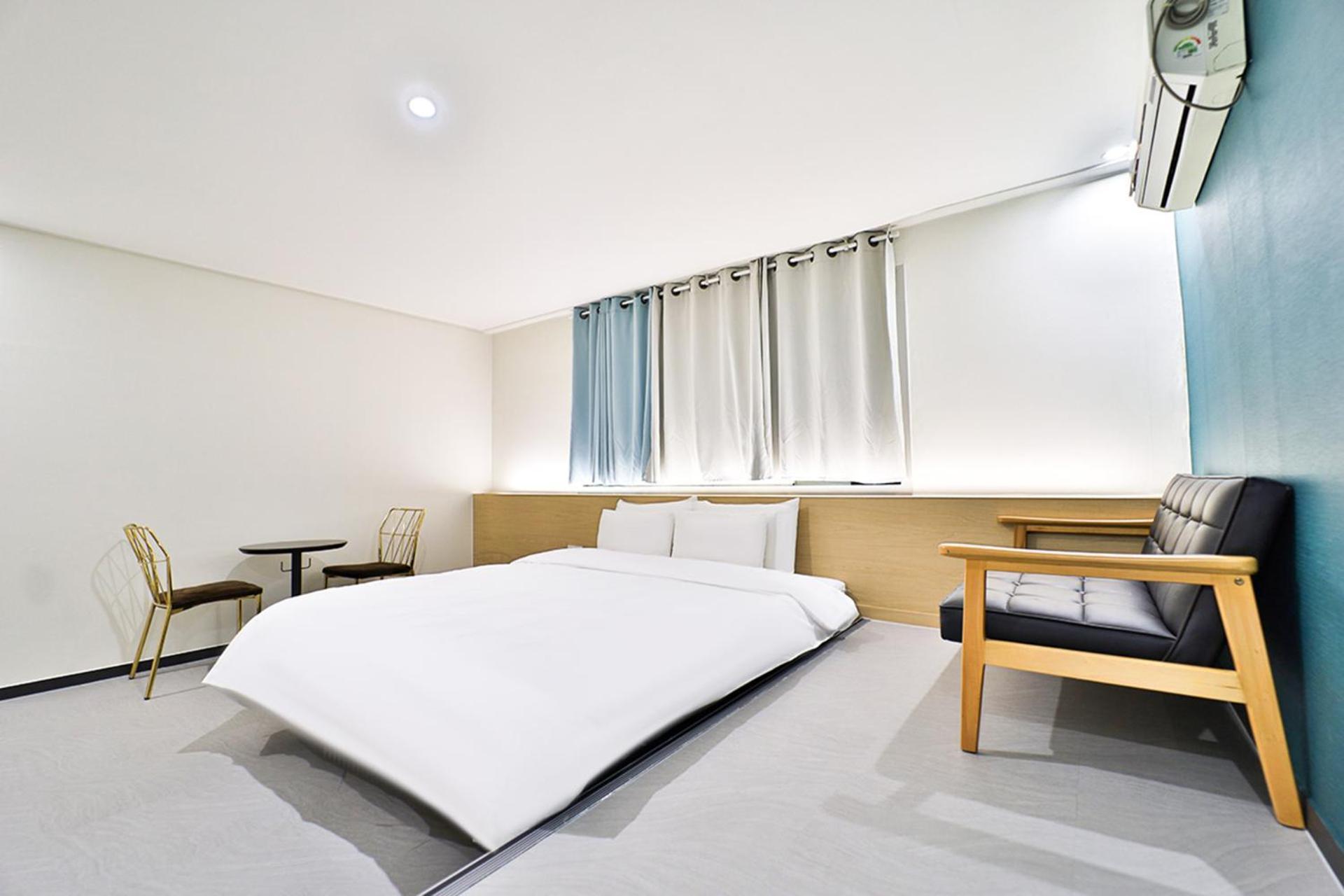 Calm Rest Hotel Busan Sasang Екстериор снимка