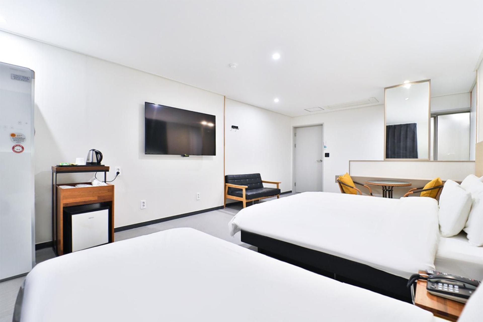 Calm Rest Hotel Busan Sasang Екстериор снимка